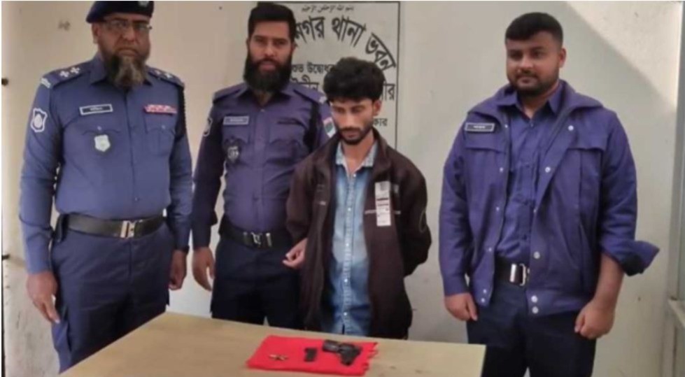 অস্ত্র-গুলিসহ ছাত্রলীগকর্মী আটক